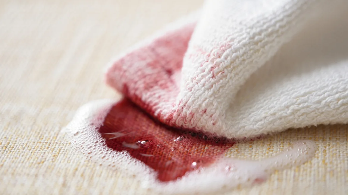 astuces enlever tache de vin rouge_edite