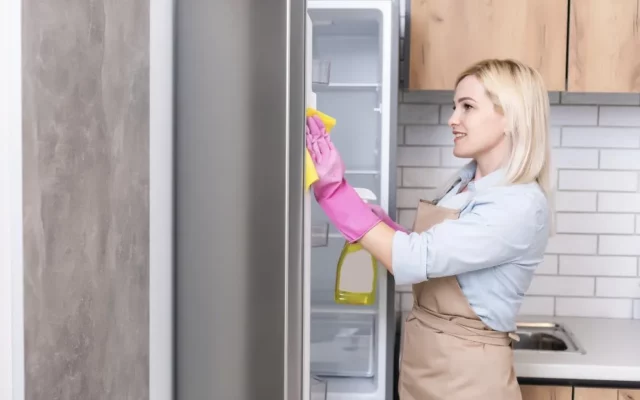 Comment éliminer les mauvaises odeurs de son frigo ?