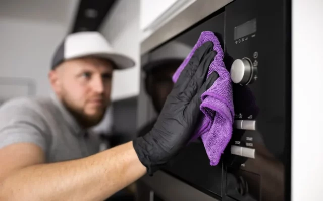 Comment nettoyer un micro-ondes de manière efficace et écologique