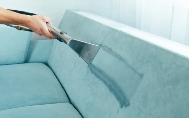 Comparatif : les protections anti-taches pour canapé et textiles d'ameublement