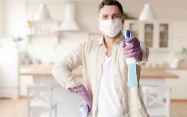 Les dangers des désinfectants ménagers : pourquoi "trop propre" peut être mauvais pour la santé