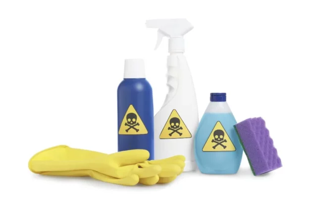 Les dangers des solvants (benzène, toluène) dans les nettoyants industriels